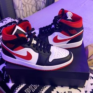 Jordan 1s(mid)